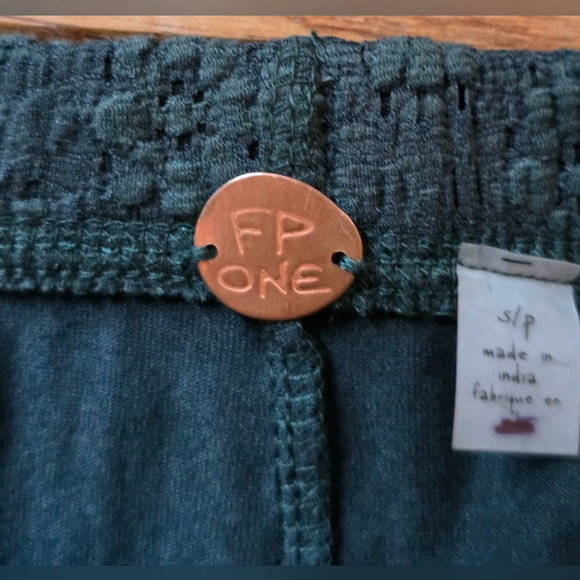 Free People Dark Green Patterned Women's Pants - Picture 4 of 6